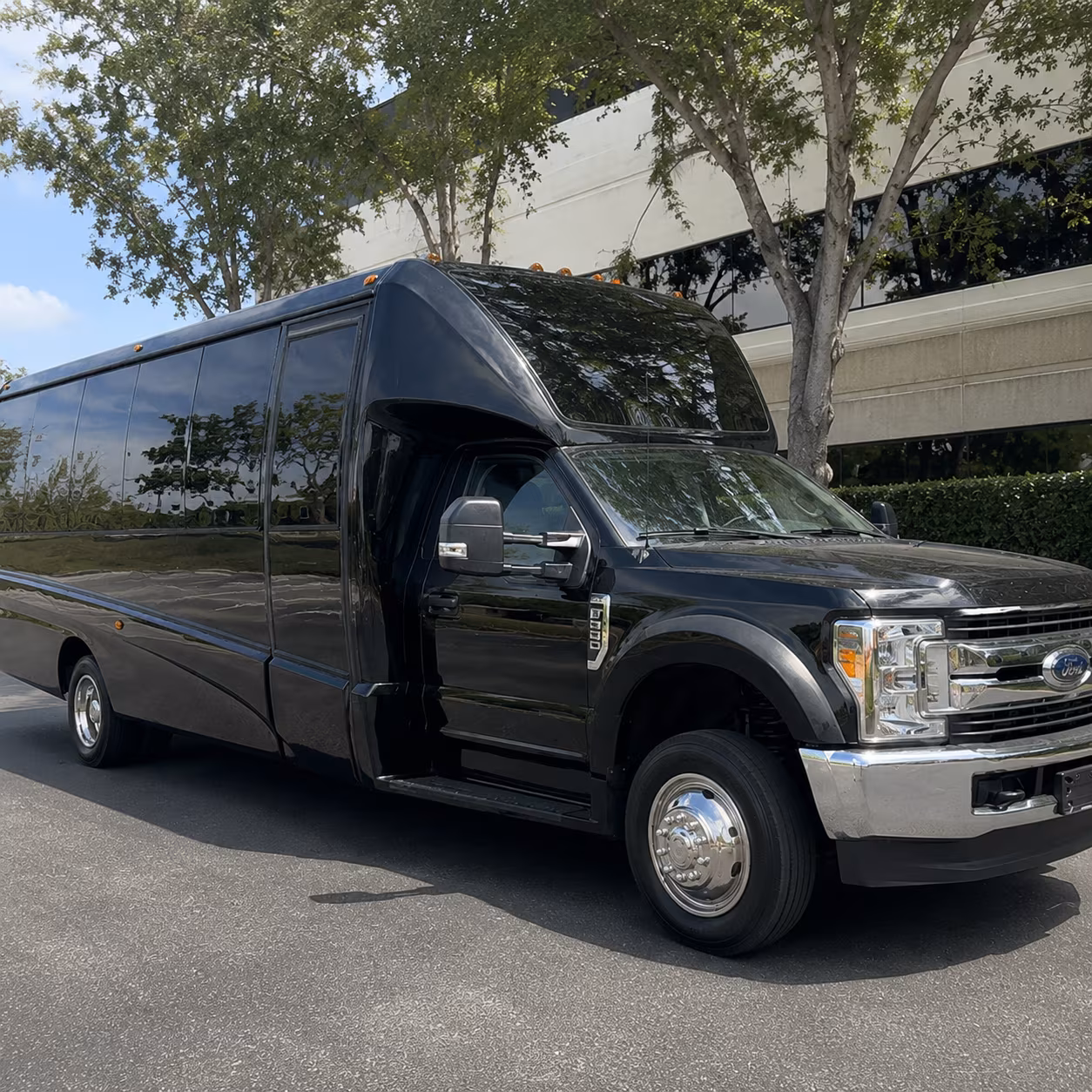 Grand Island Winery Tour & Pub Crawl Transportation