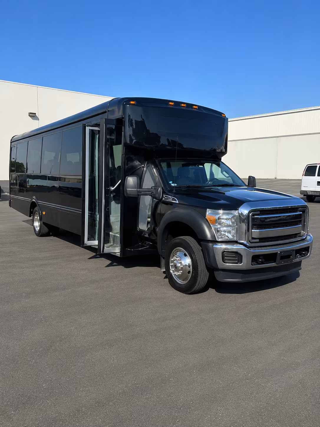 Lincoln Bachelor & Bachelorette Transportation party bus exterior