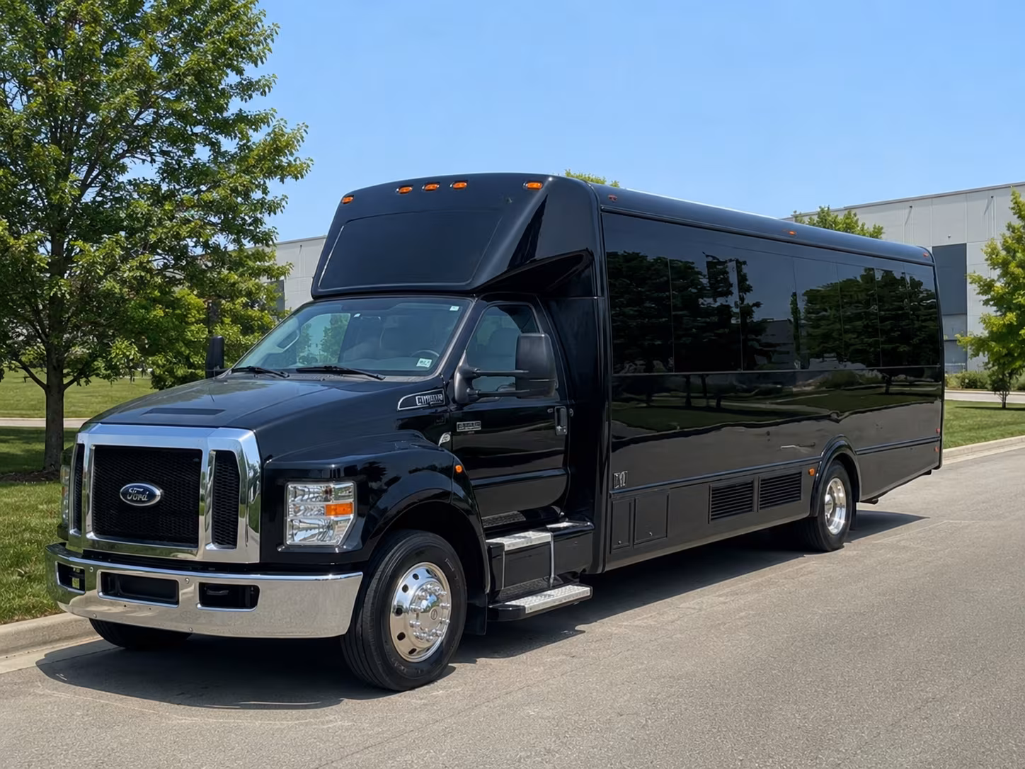 Lincoln Birthday, Sweet 16, & Quinceañera Transportation party bus exterior