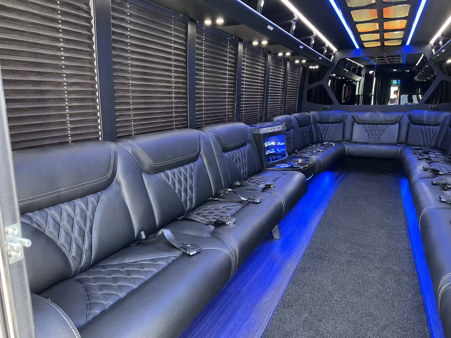 Lincoln Winery Tour & Pub Crawl Transportation party bus exterior