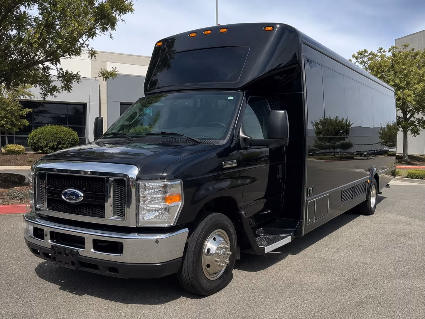Omaha Winery Tour & Pub Crawl Transportation
